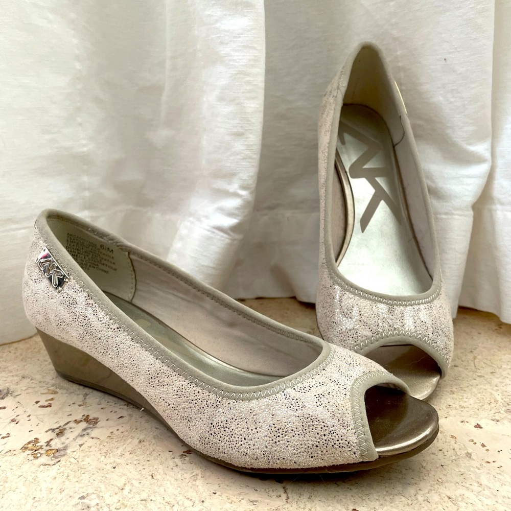 EUC Anne Klein peep-toe Wedges